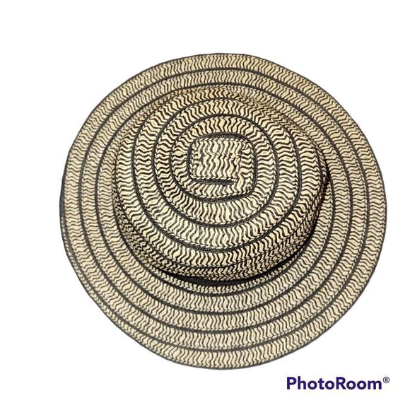 Olive and Pique hat.  - Picture 3 of 7